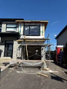 Ajout d’un étage au-dessus d’un garage pendant les travaux